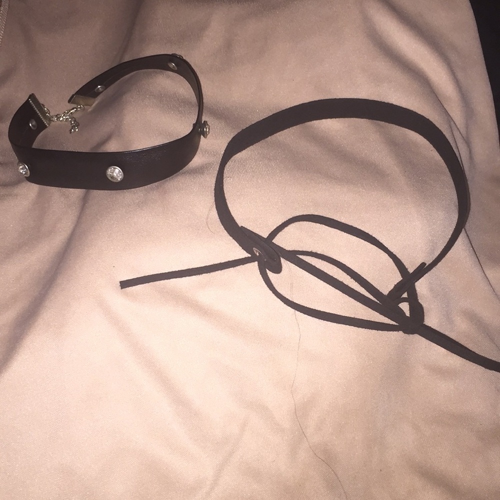Chocker - Picture 1 of 4